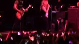 Avril Lavigne - Here's To Never Growing Up (Live in Manila)