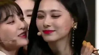 Twice members kiss tzuyu