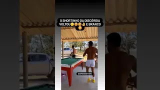 Gusttavo Lima é flagrado jogando sinuca de short branco e detalhe choca os fãs; ‘como é grande’