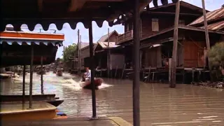 The Man With The Golden Gun (1974) - Bangkok boat scene