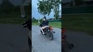Прокатилась на ИНДИЙСКОМ мотоцикле Bajaj Pulsar 180🔥 Shorts