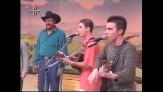 Otavio Augusto e Gabriel -  Chuva Na Serra e Olhos Azuis Com João Mulato(2002)