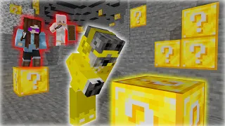 Minecraft Manhunt, But Ores Are Lucky Blocks!
