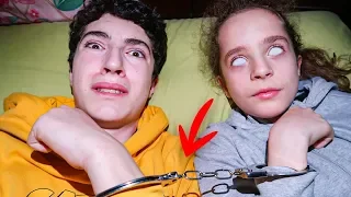 24 HORAS ESPOSADO CON MI HERMANA POSEÍDA! **mala idea**