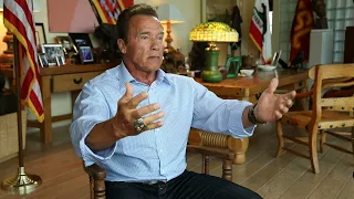 ARNOLD SCHWARZENEGGER speaks his native language 🇦🇹