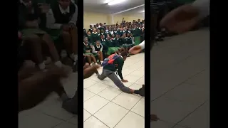 Amapiano Dance Moves At School😳🇿🇦🔥😂👐🏾 #amapiano #southafrica #schoollife