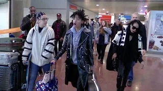 EXCLUSIVE - Willow Smith and Jada Pinkett Smith arriving at the airport in Paris
