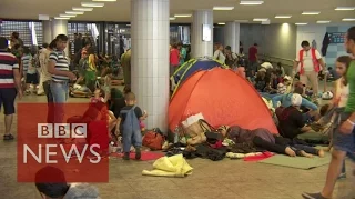 Hungary: Migrants camp under Budapest station - BBC News