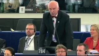 Janusz Korwin-Mikke pierwszy raz przemawia w Europarlamencie