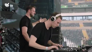 The Chainsmokers & Coldplay - Something Just Like This (W&W Bootleg) [live at Big City Beats 2018]