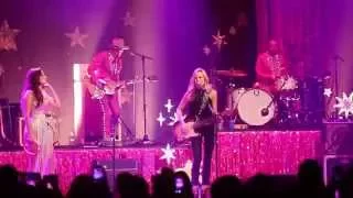 Kacey Musgraves w/ Sheryl Crow - If It Makes You Happy (Ryman Auditorium Nashville TN 9/23/2015)