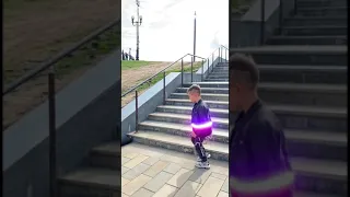 Мальчик Учит Танцевать 😳 Neon Mode 😱🔥