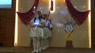 Tarian Lilin Kecil, persembahan kelas Madya, di Natal Sekolah Minggu