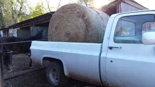 How to unload a round bale by yourself