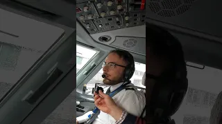 Klaszczesz w samolocie?