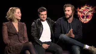 Jennifer Lawrence, Josh Hutcherson & Liam Hemsworth talk Mockingjay Part 1, Lorde & Jen's dog!