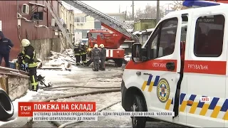 Через масштабну пожежу в Києві чоловік дістав опіків