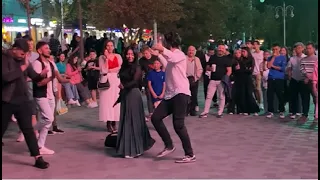 Чеченская Суперская Ловзар Лезгинка В Казахстане 2023 Девушка Танцуют Класс ALIHSKA Алма-Ата Арбат