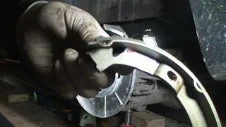 Chrysler  Voyager IV Replacing the rear adapter  disc brake  - замена заднего  грязезащитного щитка