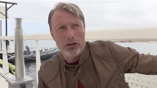 Mads Mikkelsen : "No, I haven't hit my midlife crisis" - L'OFFICIEL