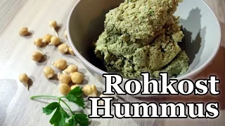 Vegan + Rohkost: Würziges Hummus aus gekeimten Kichererbsen und frischer Petersilie