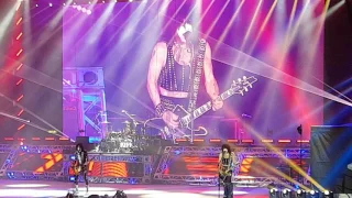 KiSS - Crazy Crazy Nights (Live Unipol Arena Bologna 16-05-2017)