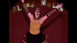 Woman Recreates Blind Melon's 'No Rain' Music Video [FUNNY REMAKE]