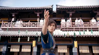 Kung Fu boy practiced miraculous skills and beat the first strong man with one palm.