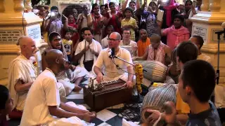 24Hours Kirtan - Akincana Krishna Prabhu