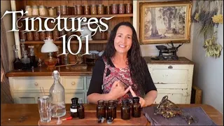 How To Make Tinctures 101 / Wound Healing Tincture Spray / Herbal Medicine From The Garden