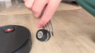 How to clean castor wheel (Mi Robot Vacuum)