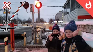 Harmful release / railway crossing with a barrier and friendly machinists