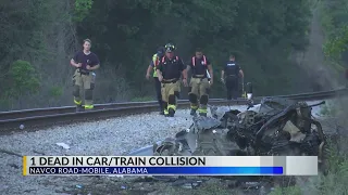 1 dead after car hit by Amtrak train at Navco Rd. crossing: Mobile Police