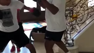 Майк Тайсон тренирует своего сына / Mike Tyson trains his son