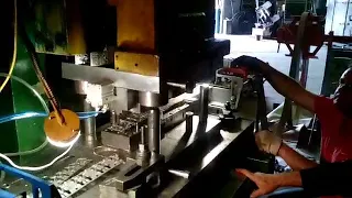 Автоматическая штамповка с управляемой отрезкой по уставке