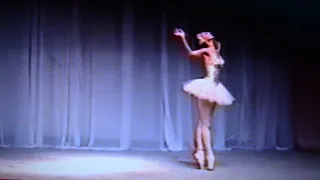 Нэтэниэль танцует Лебедя Сен-Санса 2007 г.  на народной сцене в 51 год