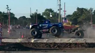 Stomper vs. Bigfoot- Indianapolis 4 wheel Jamboree 2011