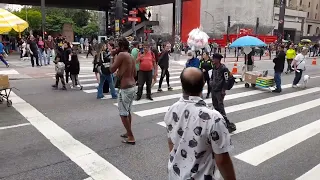 DORME SUJO CANTA CABEÇA BRANCA NA PAULISTA.Se Inscrevam no canal dele do YouTube👉Dorme Sujo.