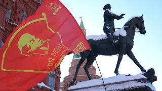 Discretamente, russos lembram cem anos da morte de Lenin | AFP