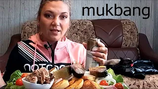 Mukbang. Скумбрия, лучок, картошка и пивко. Пьяная не адекватная, предупреждаю ;)