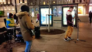 Смысловые Галлюцинации - "Вечно молодой" уличные музыканты выступают на Невском проспекте Петербурга