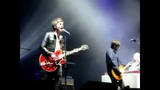 Noel Gallagher - Everybody`s on the run