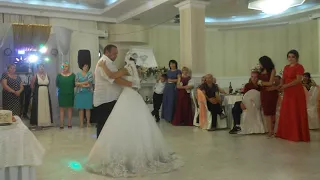 Даша и Папа танец на свадьбе