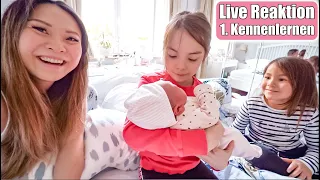 Erstes Kennenlernen der Geschwister 😍 Clara & Elisa mit Baby! Live Reaktion! Mama VLOG Mamiseelen