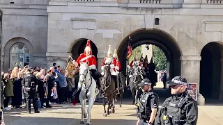 King's Guards Emerge Through Arches & Dismount