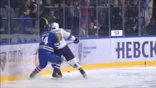 Пушкарев припечатывает Яковлева к борту / Pushakryov staples Yakovlev along the boards