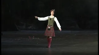 Нина Капцова и Артем Овчаренко в сценах из балета "Сильфида".