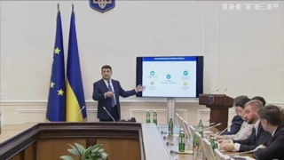 Гройсман пообіцяв підвищити пенсії з жовтня