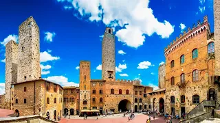 🌈 Strolling through the Impressively Medieval streets of San Gimignano, Italy.