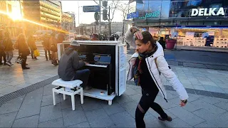 Girl is dancing in the street while someone is playing the Piano in Vienna – beautiful!